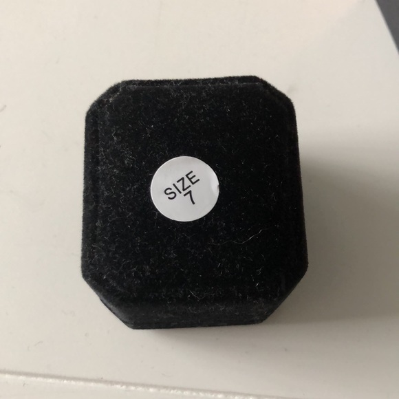 Diamond ring - Picture 2 of 4